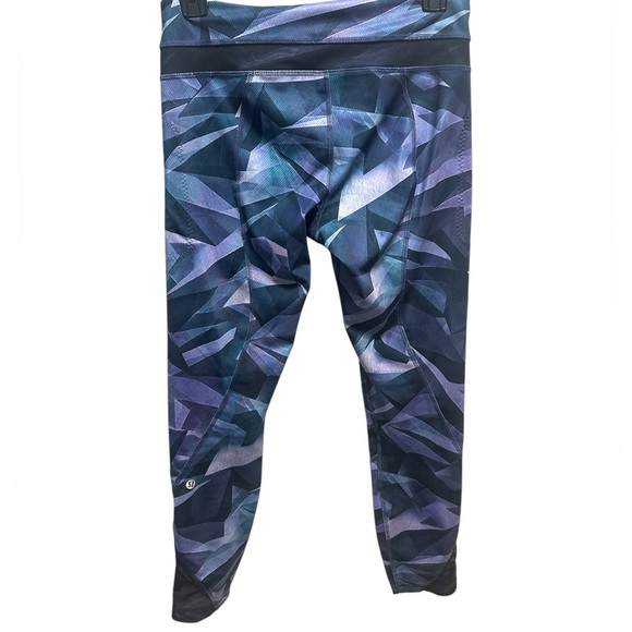 NWOT LULULEMON BLUE PURPLE BLACK CROPPED LEGGINGS MESG DETAILING SIZE 6 - Picture 2 of 4